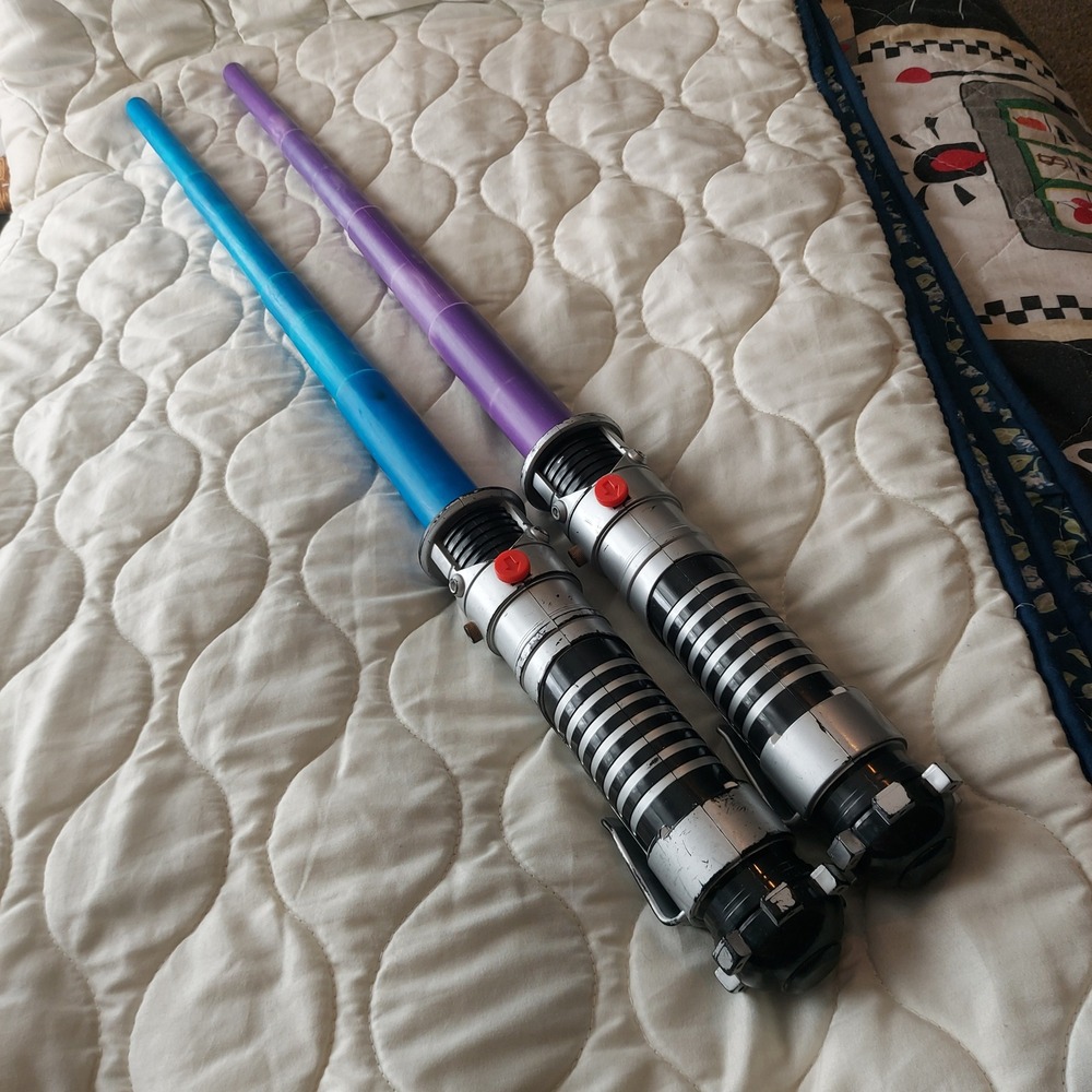 Star Wars Hasbro 2002 Lightsaber Set Blue and Purple Extendable Toy Swords